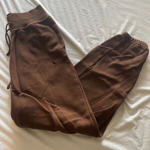 Nike Sportswear Phoenix Fleece in Brown